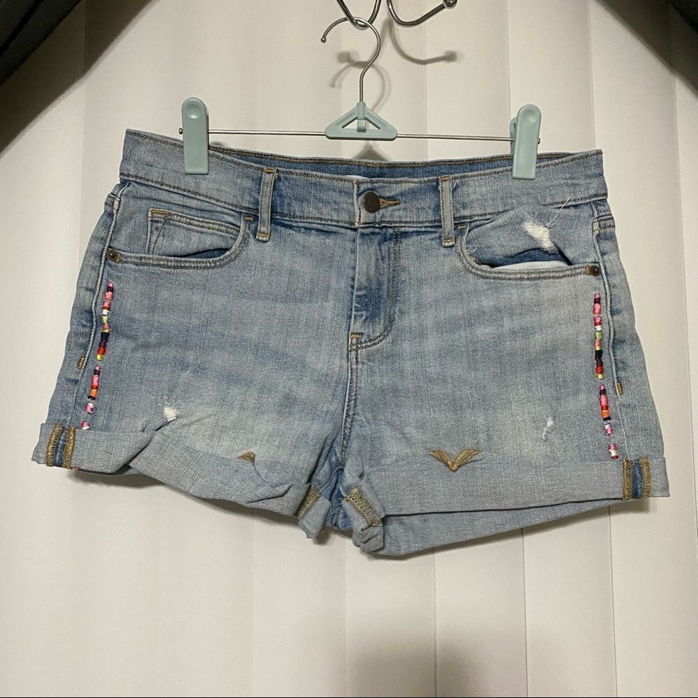 OldΒ Navy boyfriend denim blue shorts with embroideryβon the side.